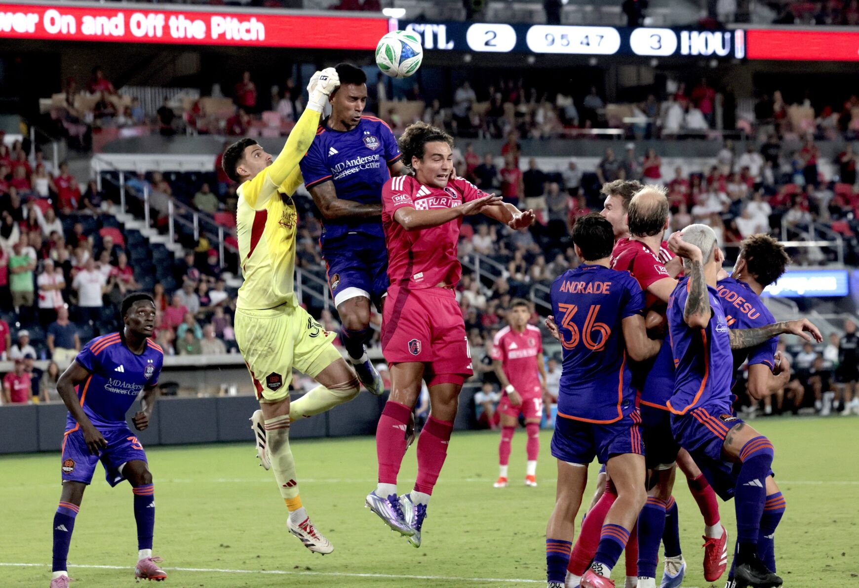 Late rally not enough as 51黑料 City SC falls to Houston 3-2